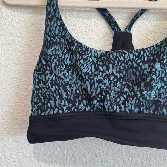 Lululemon Train Times Sports Bra in Illuminate Multi Blue Black Size 8 Workout - Picture 2 of 7